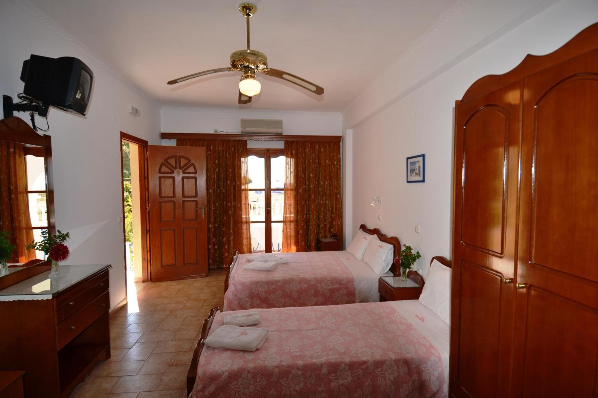 Georgia Perissa (Santorini)