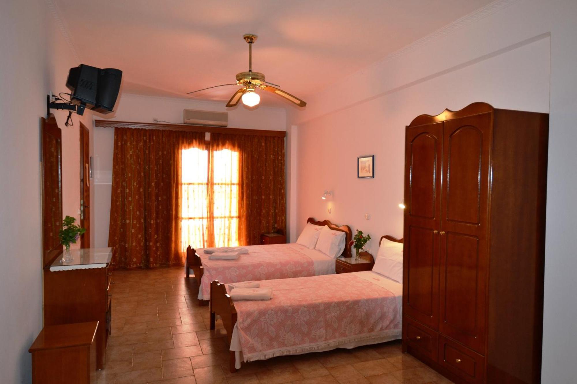 Hotel Georgia Perissa (Santorini)